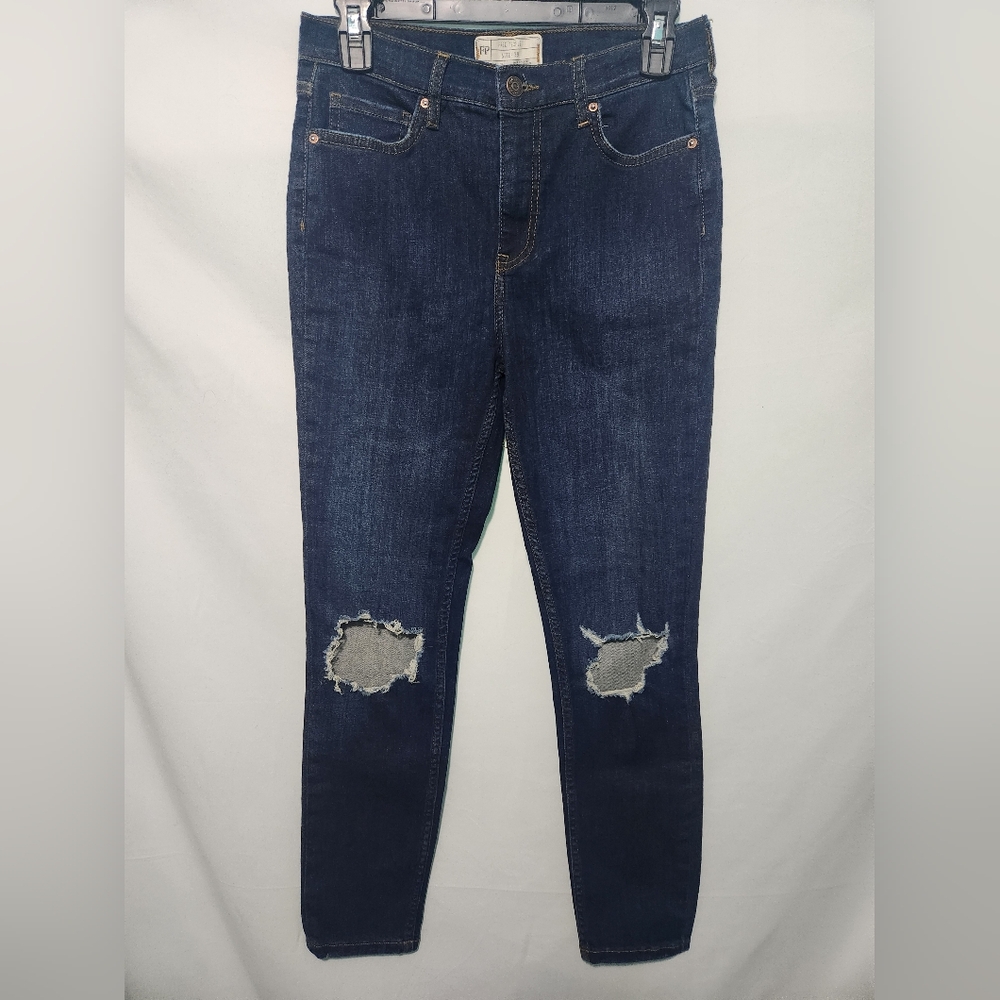 Free People Distressed Skinny Jeans. Size 29.